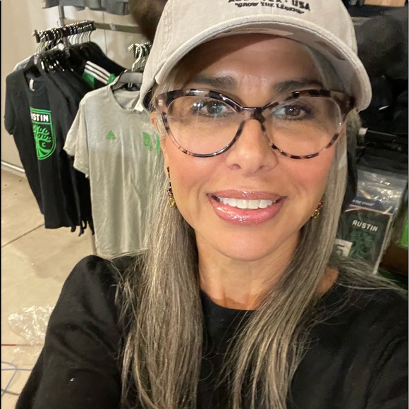 Meet your Posher, Tish - Picture 1 of 7